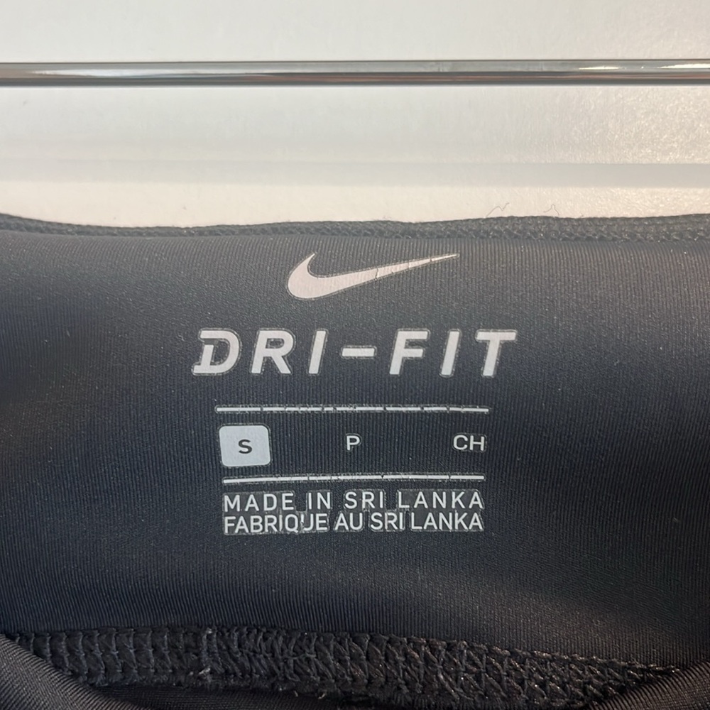 Like New Nike High-Waisted Black Tights - Picture 4 of 5